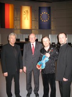 PBF-Dir. D.R.Parisek, Präsident des Abgeordnetenhaus von Berlin, W.Momper, Geigenvirtuose Pavel Sporcl, Petr Jirikovsky, Klavierbegleitung, 08.02.2010